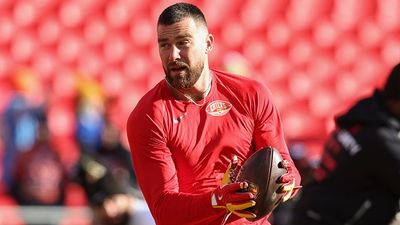 Travis Kelce jokes by dubbing Brandon Graham 'Grandpa Graham' after veteran's historic outing vs Raiders SportsTak