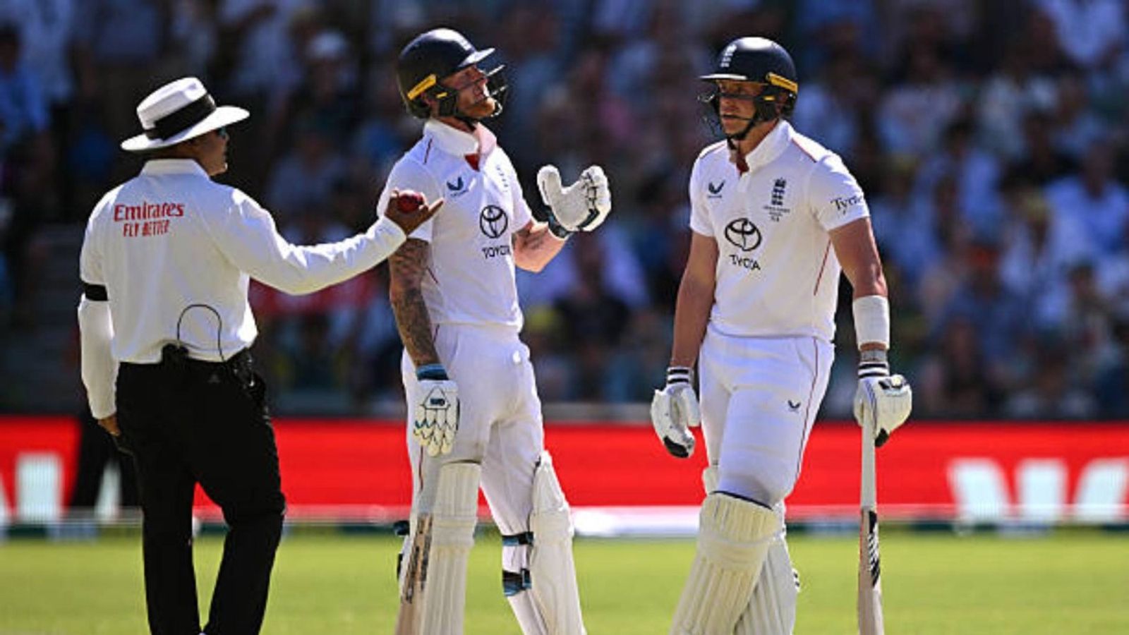 The Ashes: DRS controversy erupts again in 3rd Test, Jamie Smith given out after another dubious Snicko call England's batsman Jamie Smith (R) is given out as teammate Ben Stokes (C) reacts on the second day of the third Ashes cricket Test match between Australia and England at the Adelaide Oval (via Getty)