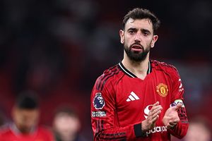 Louis Saha defends Bruno Fernandes against ‘lazy’ criticism at Manchester United SportsTak