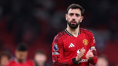 Louis Saha defends Bruno Fernandes against ‘lazy’ criticism at Manchester United SportsTak