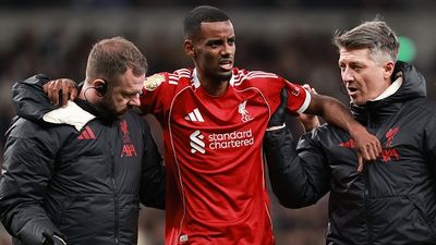 Arne Slot drops injury update on Alexander Isak and two other Liverpool players after win vs Spurs SportsTak