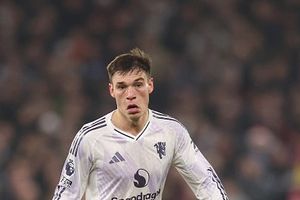 Manuel Ugarte creates UNWANTED record for Manchester United after 2-0 loss vs Aston Villa SportsTak