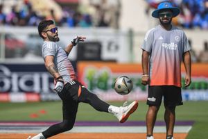 Virat Kohli returns to Bengaluru to play Vijay Hazare Trophy after 15 years but no fans allowed; Here's why SportsTak
