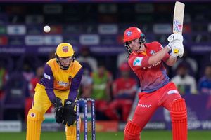 RCB's new English recruit turns chasemaster, leads Dubai Capitals to ILT20 2025-26 playoffs with unbeaten 61 vs Sharjah Warriorz SportsTak