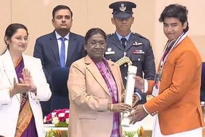 Watch: 14-year-old Vaibhav Suryavanshi receives PM Rashtriya Bal Puraskar from President Murmu SportsTak