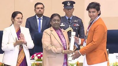 Watch: 14-year-old Vaibhav Suryavanshi receives PM Rashtriya Bal Puraskar from President Murmu 14-year-old Vaibhav Suryavanshi receives PM Rashtriya Bal Puraskar from President Murmu. (X/Twitter)