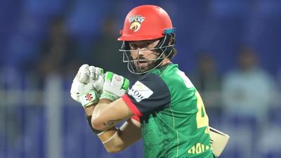 Max Holden’s unbeaten 66 guides Desert Vipers to five-wicket win over Sharjah Warriorz, securing a spot in the ILT20 Play-Offs Max Holden