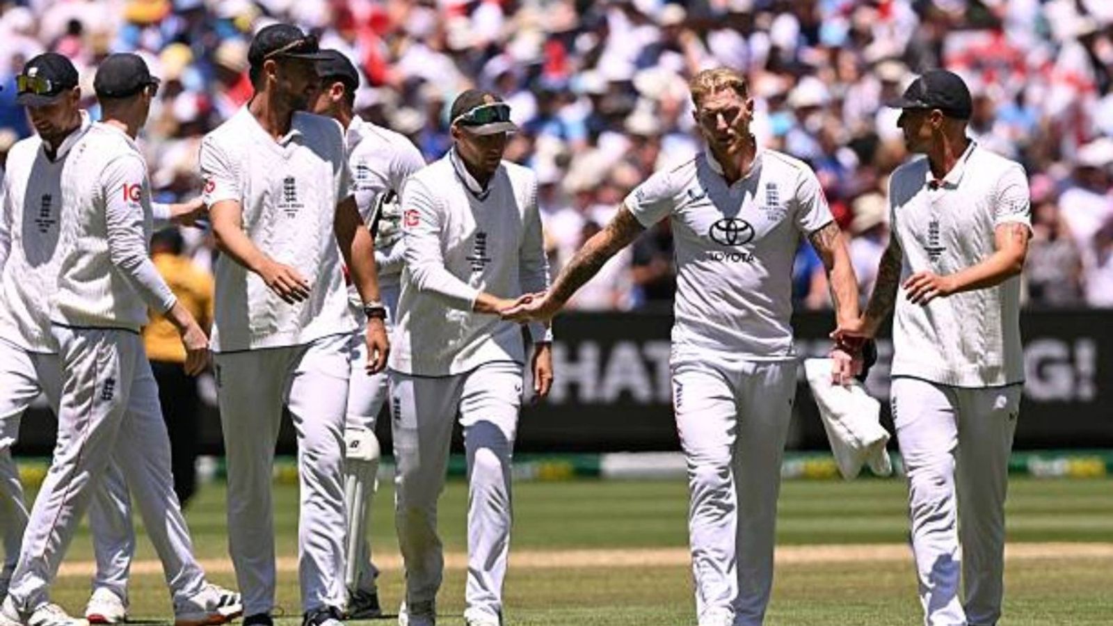 Ben Stokes credits these 2 players for England's stunning victory over Australia in Boxing Day Test England captain Ben Stokes (2/R) leads his team from the field on the second day of the fourth Ashes cricket Test match between Australia and England at the Melbourne Cricket Ground (via Getty)