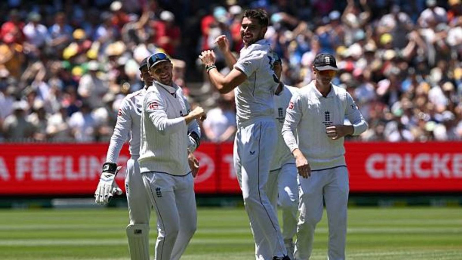 'I was potentially retiring, but...': England's POTM in Melbourne Test opens up on how he 'stuck with cricket' England bowler Josh Tongue (C) is congratulated by teammates after dismissing Australia's Usman Khawaja on the second day of the fourth Ashes cricket Test match between Australia and England at the Melbourne Cricket Ground (via Getty)