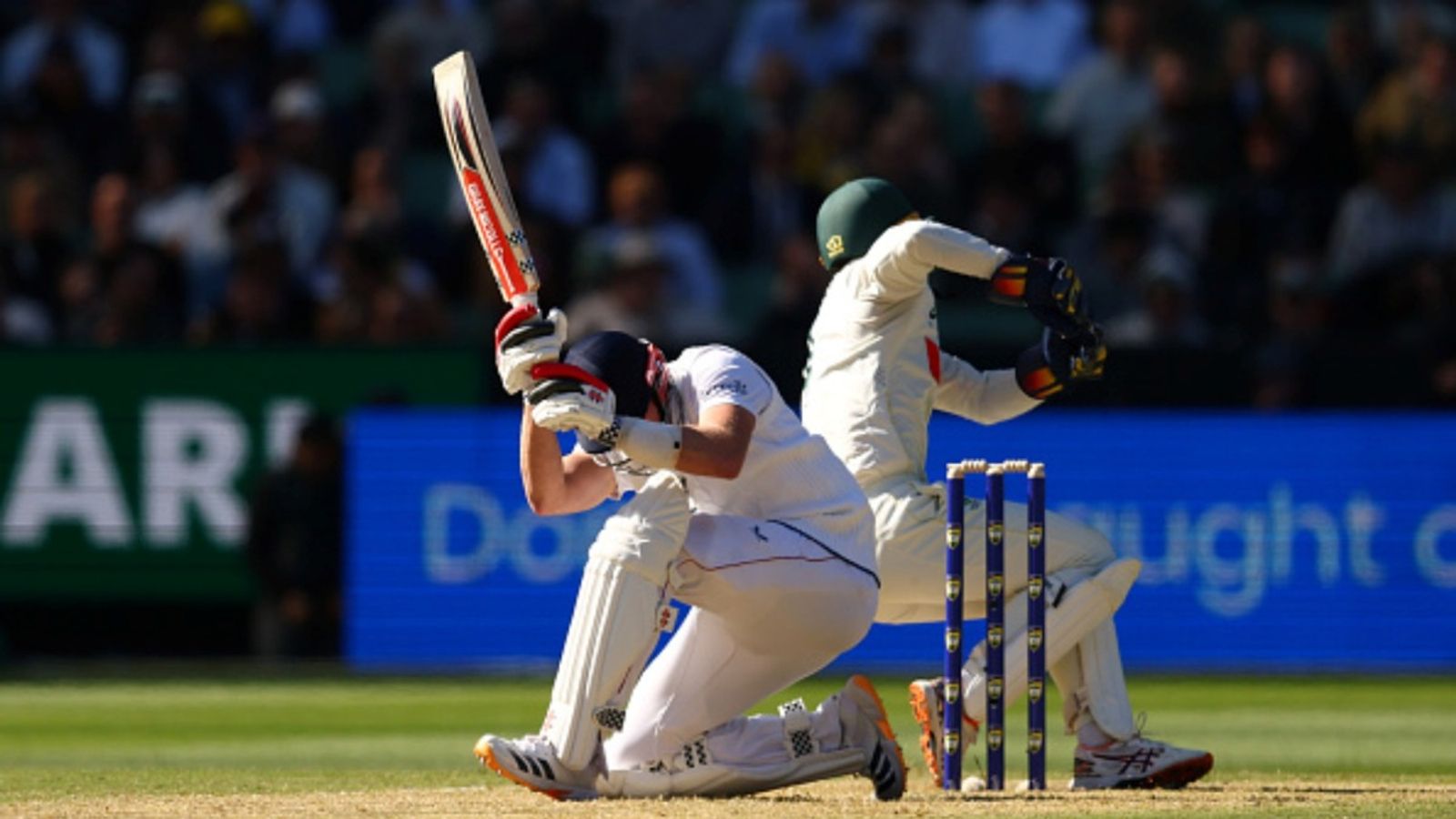 Massive blow to England! Star player ruled out of Sydney Test due to hamstring injury Gus Atkinson of England plays a shot over Alex Carey of Australia during day one of the four Test in the 2025/26 Ashes at Melbourne Cricket Ground on December 26.