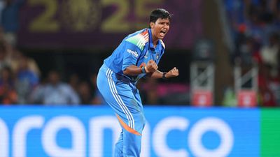 Deepti Sharma on verge of scripting history, needs 1 wicket vs Sri Lanka to bag this massive feat in WT20Is SportsTak