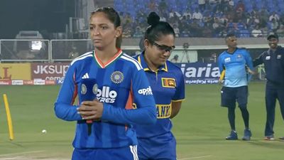 IND-W vs SL-W: India make two changes, no Smriti Mandhana as Sri Lanka opt to bowl in fifth T20I Harmanpreet Kaur and Chamari Athapaththu at toss