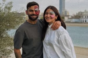 Virat Kohli’s final 2025 post with Anushka Sharma breaks the internet SportsTak