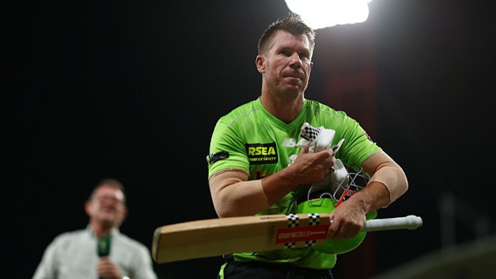 Warner equals Kohli's tally of tons with 65-ball 130, joins Easwaran on unwanted list as Thunder lose Warner equals Kohli's tally of tons with 65-ball 130, joins Easwaran on unwanted list as Thunder lose