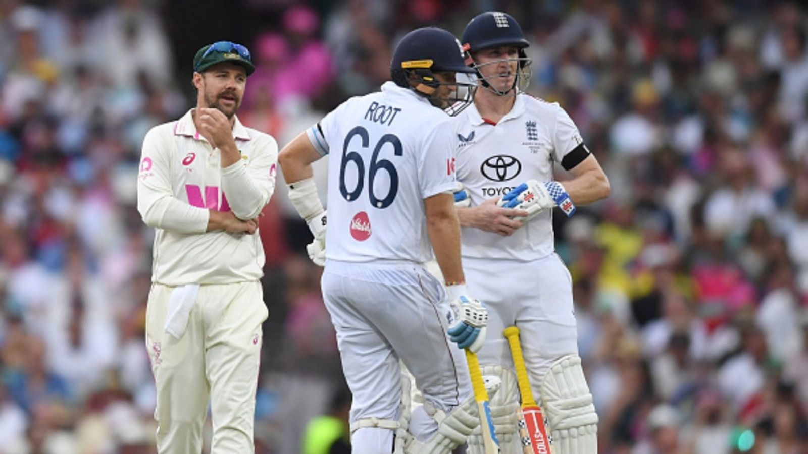 Ashes: Root, Brook's 70s put England in control at SCG after top-order fails again Travis Head (L) talks to Joe Root and Harry Brook (R) of England during day one of the fifth Ashes 2025-26 Test at Sydney Cricket Ground on January 04, 2026 in Sydney, Australia.