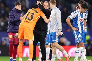 Hansi Flick appreciates 'unbelievable' 24-year-old Barcelona star after 2-0 win vs Espanyol SportsTak