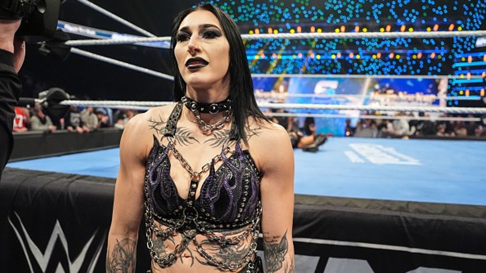 Rhea Ripley sends warning to former WWE champion after SmackDown Ambulance Match Rhea Ripley in the frame.