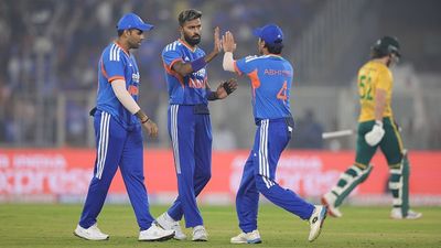 AB de Villiers declares this 32-year-old as India's X-factor for T20 World Cup 2026 India's star all-rounder Hardik Pandya (C) celebrates in this frame. (Getty)