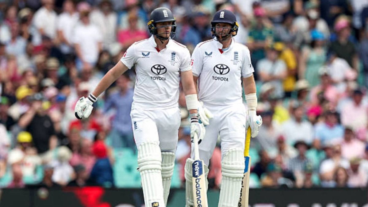 England's Jamie Smith (L) reacts with teammate Joe Root as he walks back to the pitch after being dismissed on a no ball by Australia's Cameron Green on day two of the fifth Ashes cricket Test match between Australia and England (via Getty)