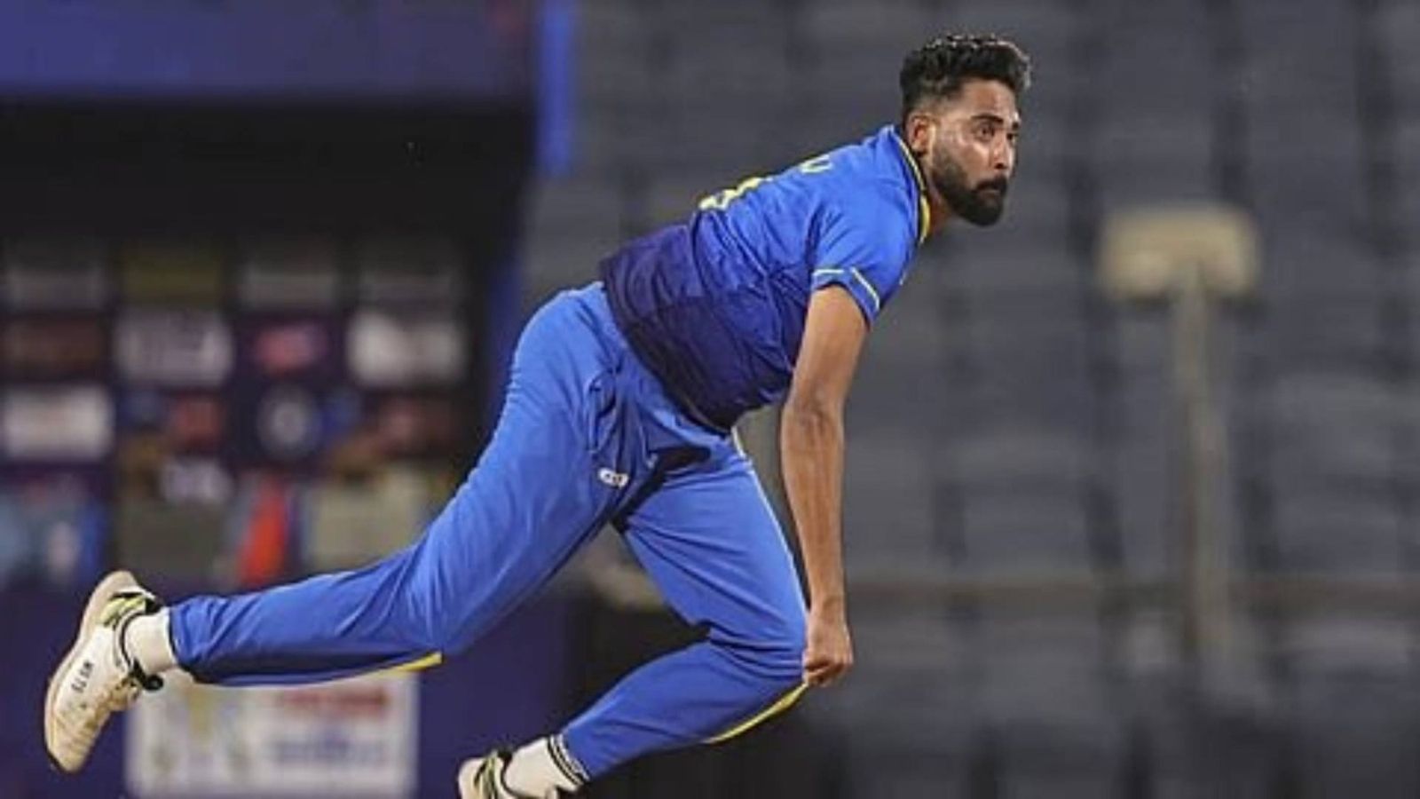 Mohammed Siraj picks up form ahead of NZ ODIs, takes 4-fer against Bengal in VHT Mohammed Siraj bowls for Hyderabad in the Vijay Hazare Trophy (via X)