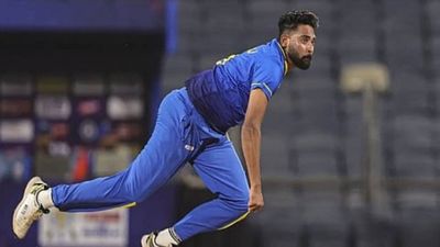 Mohammed Siraj picks up form ahead of NZ ODIs, takes 4-fer against Bengal in VHT SportsTak