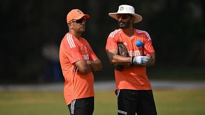 Sri Lanka rope in former India's batting coach ahead of T20 World Cup 2026 Former India's head coach Rahul Dravid (L) and batting coach Vikram Rathour in frame. (Getty)