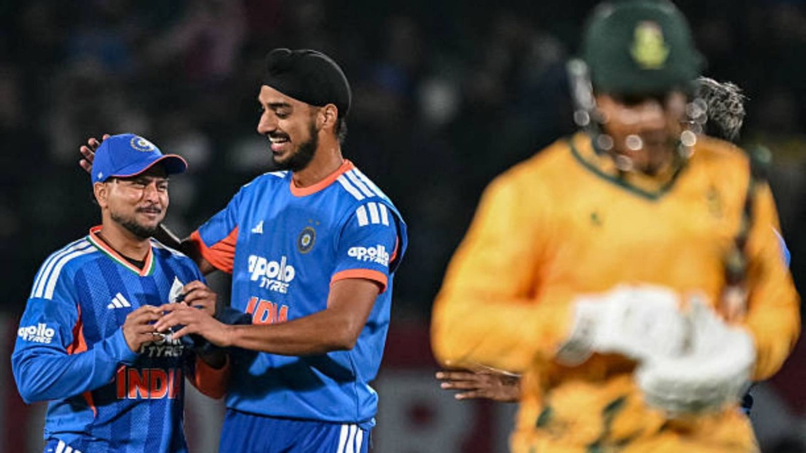 Robin Uthappa wants Team India to pick this pacer over Harshit Rana ahead of NZ ODIs India's Kuldeep Yadav (L) celebrates with teammate Arshdeep Singh after taking the wicket of South Africa's Ottneil Baartman during the third Twenty20 international cricket match between India and South Africa (via Getty)