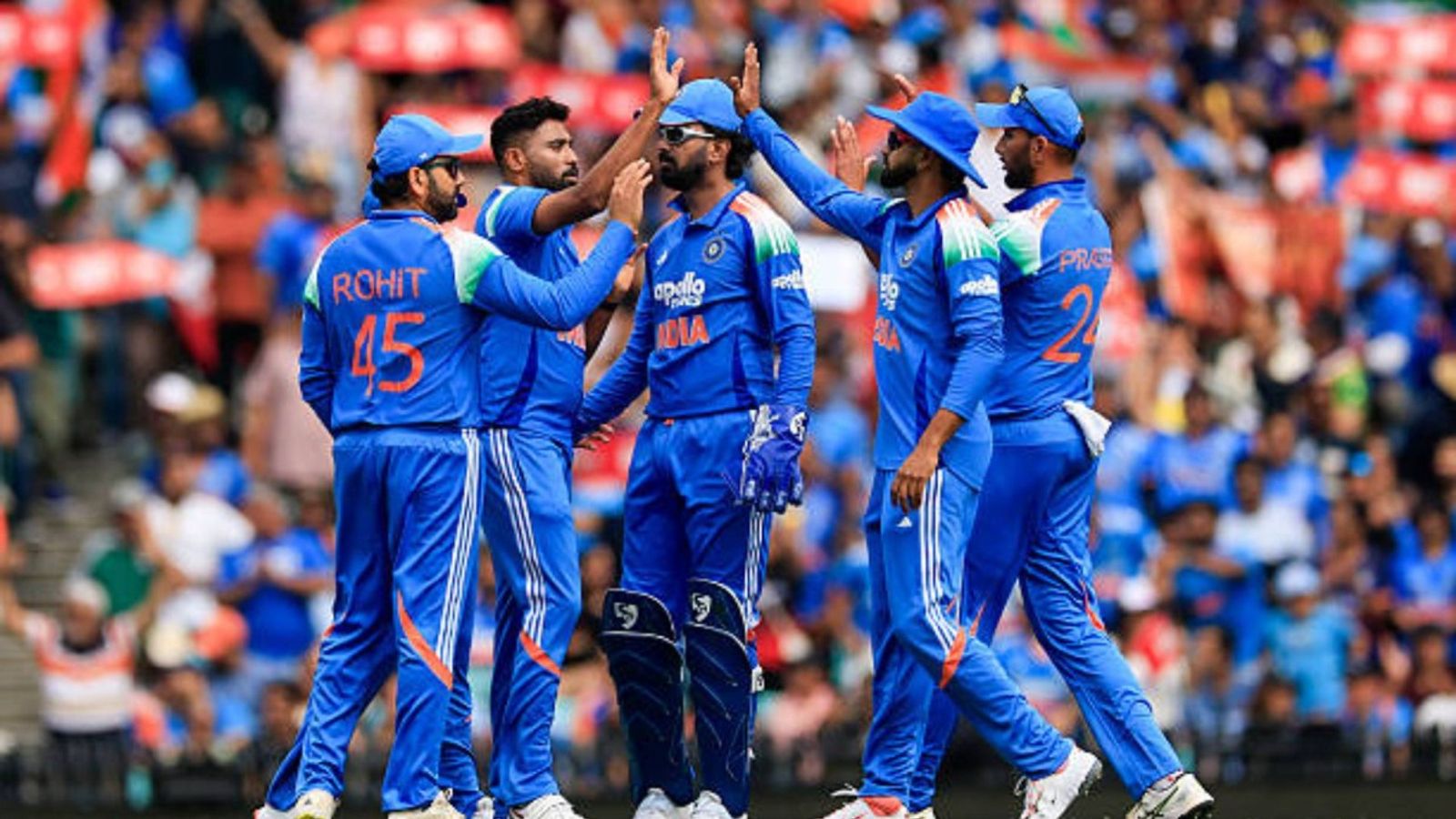 Not Jasprit Bumrah, Irfan Pathan wants this Indian pacer to play the 'Mohammed Shami' role in 2027 ODI WC Mohammed Siraj of India celebrates with team mates after dismissing Travis Head of Australia during game three of the One Day International series between Australia and India at Sydney Cricket Ground (via Getty)