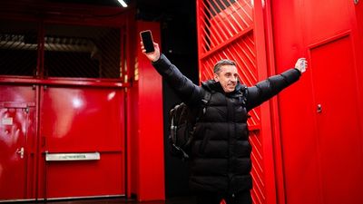 Gary Neville picks IDEAL candidate for Manchester United head coach position, his name is... SportsTak