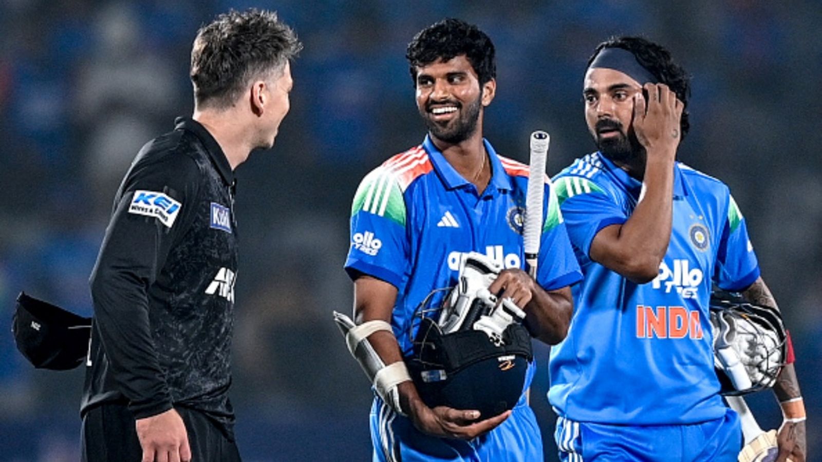 'I didn't know he couldn't run': KL Rahul on Washington Sundar's injury in run chase India's Washington Sundar (C) speaks with New Zealand's captain Michael Bracewell (L) as his teammate KL Rahul watches at the end of the first ODI of the series at the Kotambi Stadium in Vadodara on January 11, 2026.