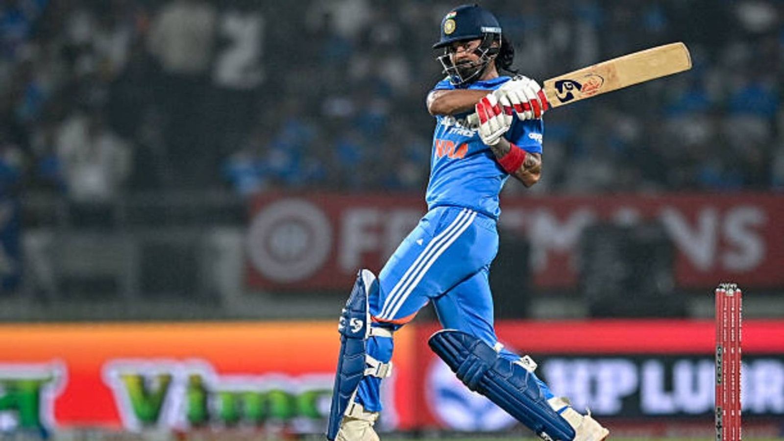 KL Rahul explains advantage of batting at No.6 after helping India clinch victory in 1st ODI vs New Zealand India's KL Rahul plays a shot during the first one-day international (ODI) cricket match between India and New Zealand at the Kotambi Stadium in Vadodara (via Getty)