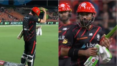 Hit a six after 152 balls, Mohammad Rizwan becomes 1st overseas batter to be retired out in BBL history Will Sutherland, Mohammad Rizwan
