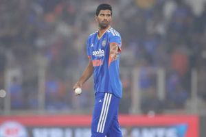 Mohammad Kaif calls out Gautam Gambhir for making Washington Sundar bat despite injury vs NZ SportsTak