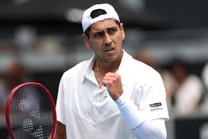 Watch: Argentine tennis player goes viral after trimming hair during Auckland match SportsTak