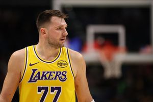 Luka Doncic issues concerning injury update after Lakers loss to Kings SportsTak