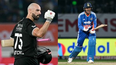Mitchell's ton dampens Rahul's century as New Zealand crush India by 7 wickets in 2nd ODI New Zealand's Daryl Mitchell (L) and India's Shubman Gill in frame. (Getty)