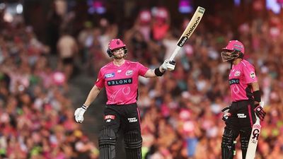 Steve Smith explains why he turned down single and kept strike over Babar Azam Steve Smith and Babar Azam during BBL clash