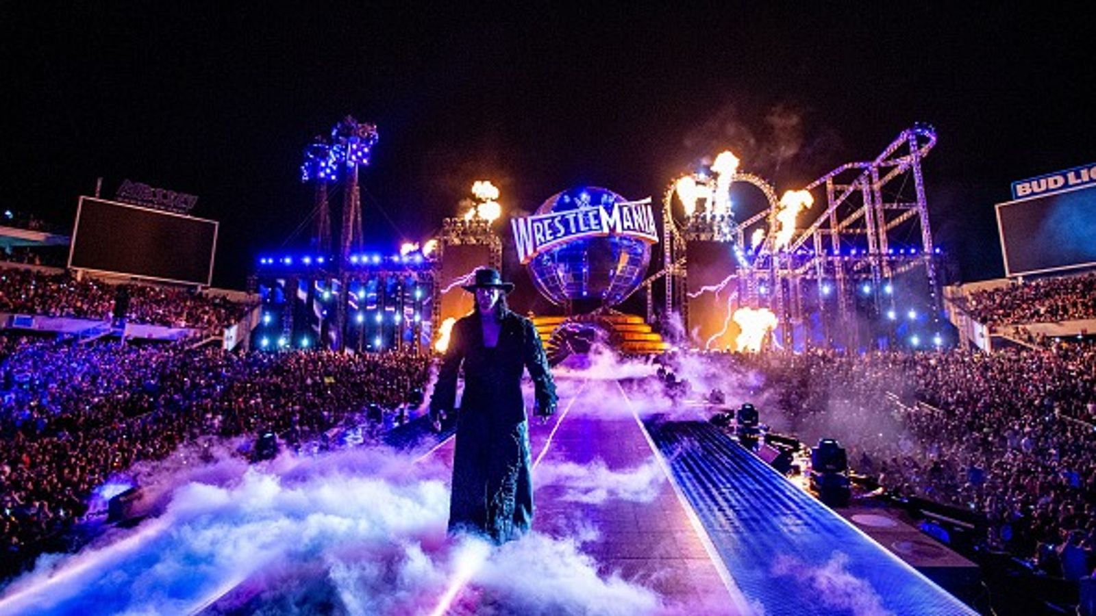 WWE icon Mark Henry reveals SHOCKING details on facing The Undertaker, says 'I was the only one who...' The Undertaker in the frame.