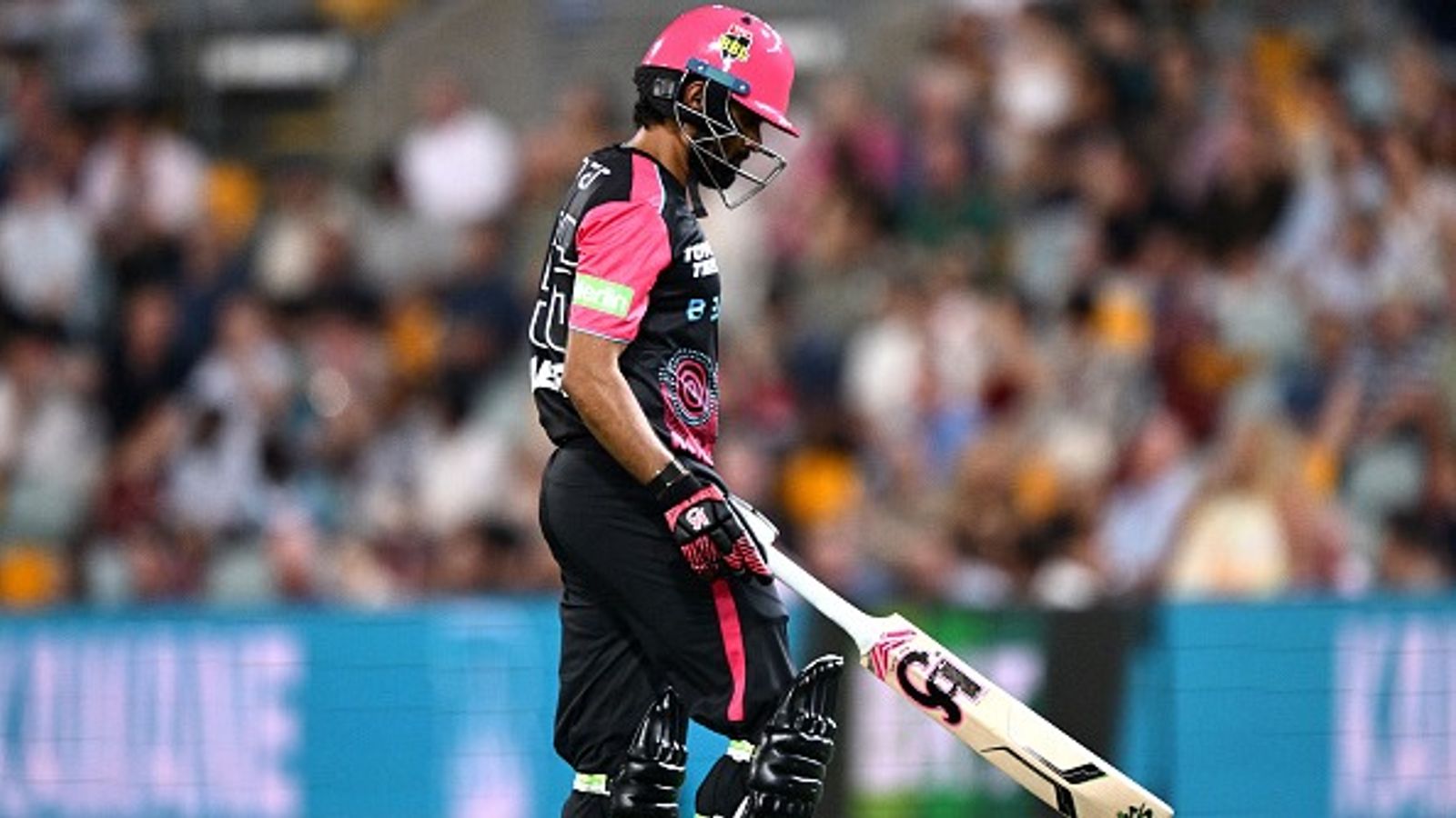 Steve Smith’s assessment rings true as Babar Azam’s torrid run in BBL continues Adelaide Sixers' Babar Azam looks dejected after losing his wicket during the BBL clash against Brisbane Heat. (Getty)