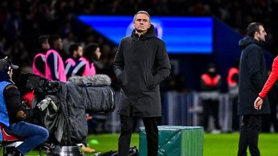 Ex-Arsenal player warns Luis Enrique against Manchester United move SportsTak