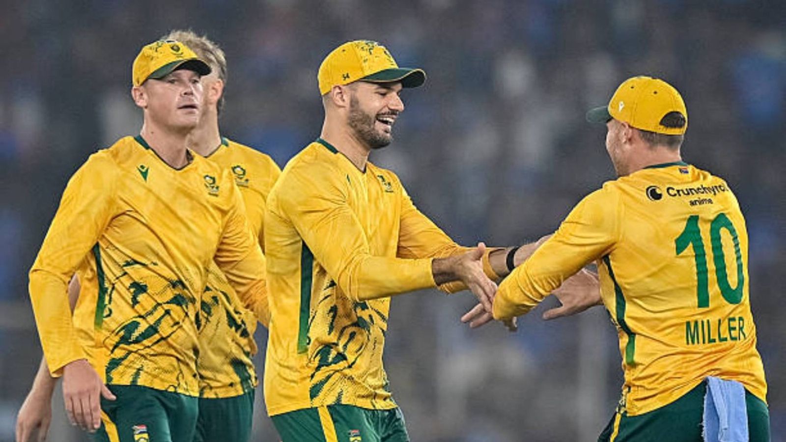 Major blow to South Africa as star batter sustains injury in SA20, could be doubtful for T20 World Cup South Africa's David Miller (R) celebrates with captain Aiden Markram (C) after taking a catch to dismiss India's captain Suryakumar Yadav during the fifth Twenty20 international cricket match between India and South Africa (via Getty)