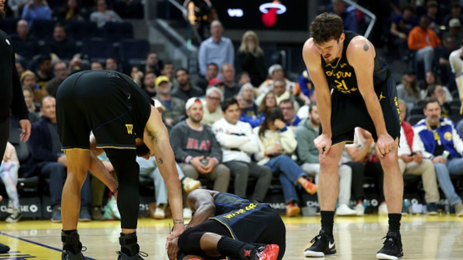 Warriors hit with devastating news in form of star player’s season-ending injury Golden State Warriors players in the frame (Image via Getty)