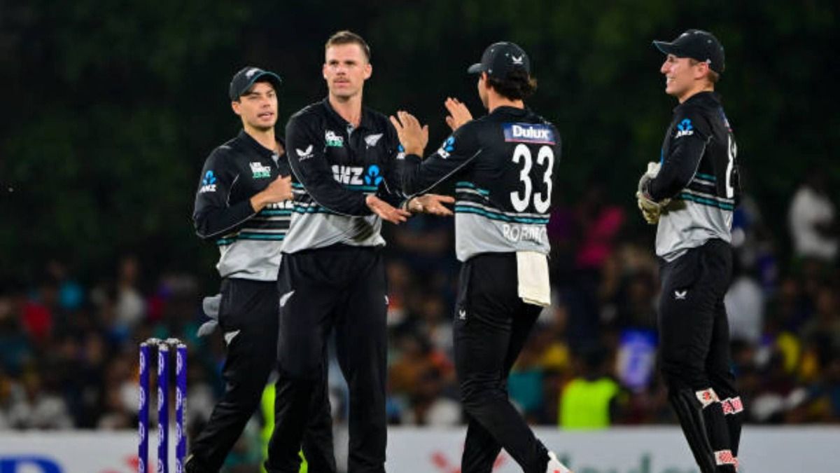 New Zealand's Lockie Ferguson (2nd L) celebrates with teammates after taking the wicket of Sri Lanka's captain during the second and final Twenty20 international cricket match between Sri Lanka and New Zealand (via Getty)