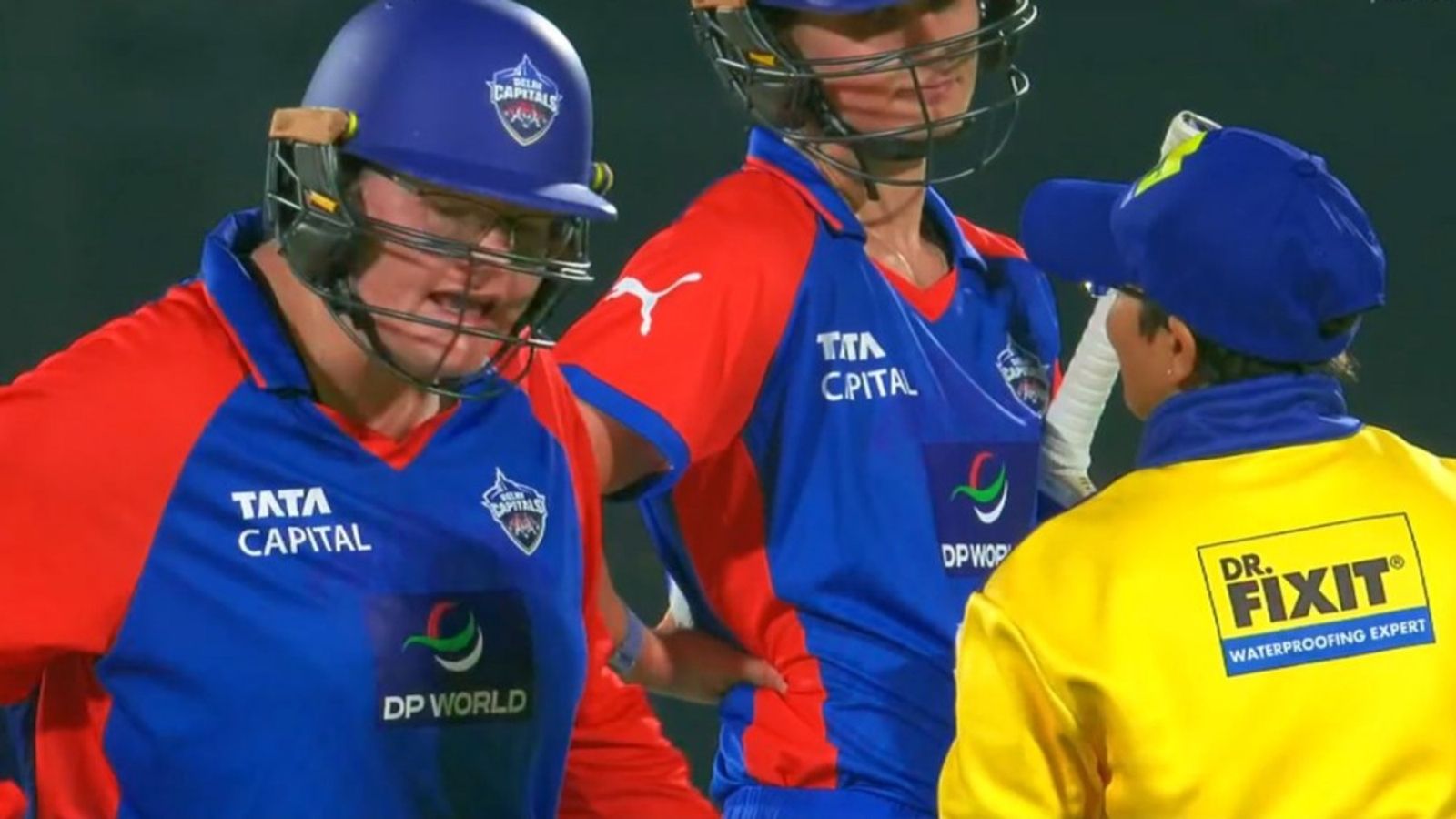 Delhi Capitals' Lizelle Lee punished for heated moment with umpire over stumping decision that took 5 minutes Delhi Capitals' Lizelle Lee argues with the umpire while Laura Wolvaardt watches on.