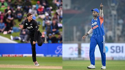 IND vs NZ: New Zealand invite India to bat first in 1st T20I, know playing XIs of both teams New Zealand captain Mitchell Santner (L) and India skipper Suryakumar Yadav in frame. (Getty)