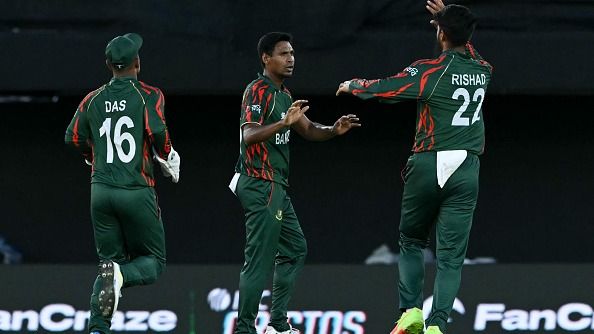 Bangladesh's Litton Das (L), Mustafizur Rahman (C) and Rishad Hossain in this frame. (Getty)