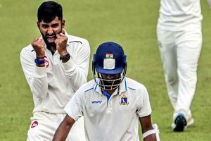 Bizarre scenes in Ranji Trophy as Abhimanyu Easwaran gets run out while heading for drinks SportsTak