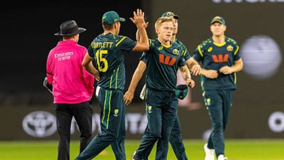 Massive setback for Australia as star pacer ruled out of BBL finals due to injury, doubtful for T20 World Cup SportsTak