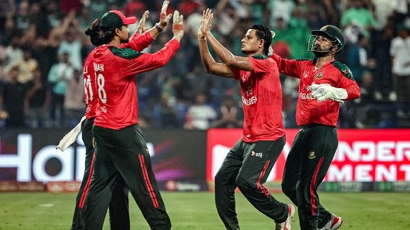 Bangladesh's wicketkeeper and captain Litton Das (R) celebrates with teammates in this frame. (Getty)