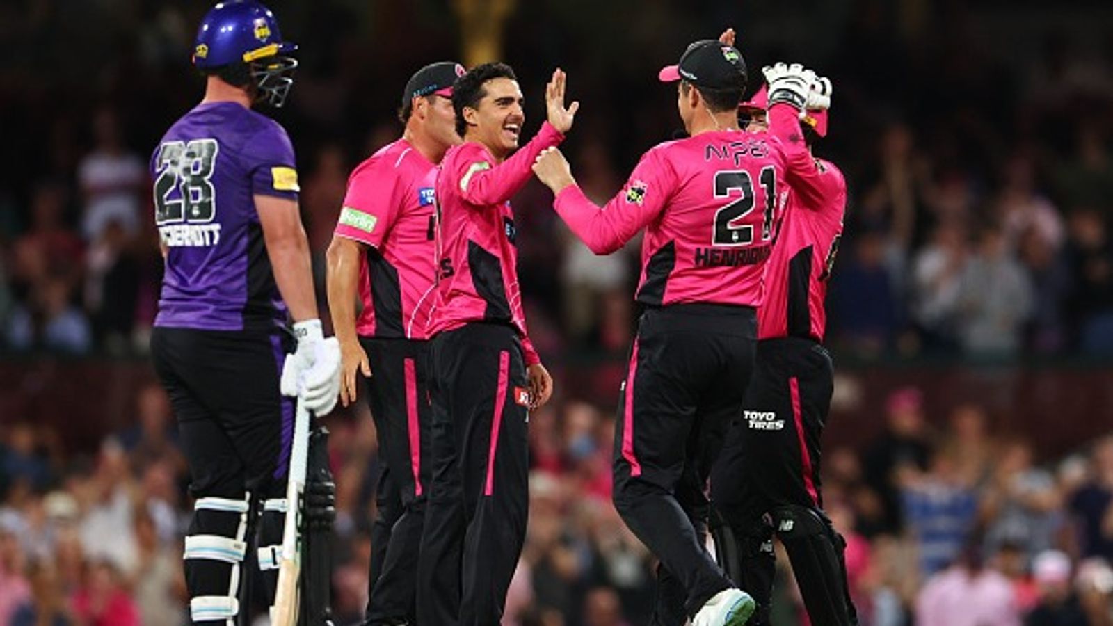 Babar Azam-less Sydney Sixers storm into BBL final, to meet Perth Scorchers in title clash Babar Azam-less Sydney Sixers storm into BBL final, to meet Perth Scorchers in title clash